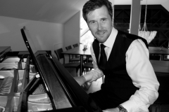 The West Street Vineyard Essex Wedding Pianist Phillip Keith Essex